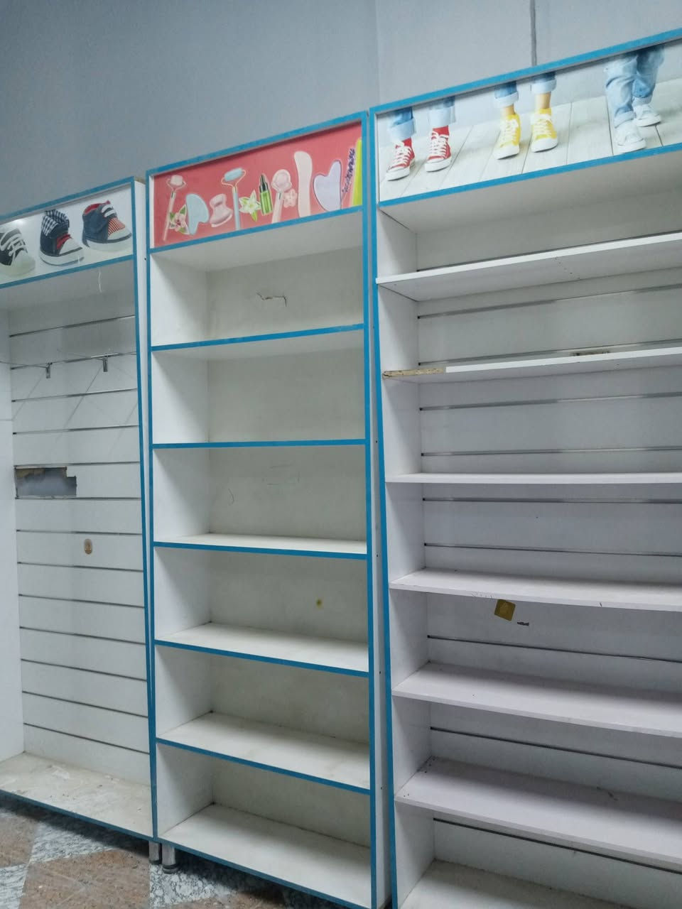 � للبيع – فاترينات  تركي ثقيل مستعملة بحالة جيدة ضوئيات
عداد 6 قطعه عنوان النجف الاشرف ناحية الحيره 
للاستفسار الاتصال على واتساب او ***********
