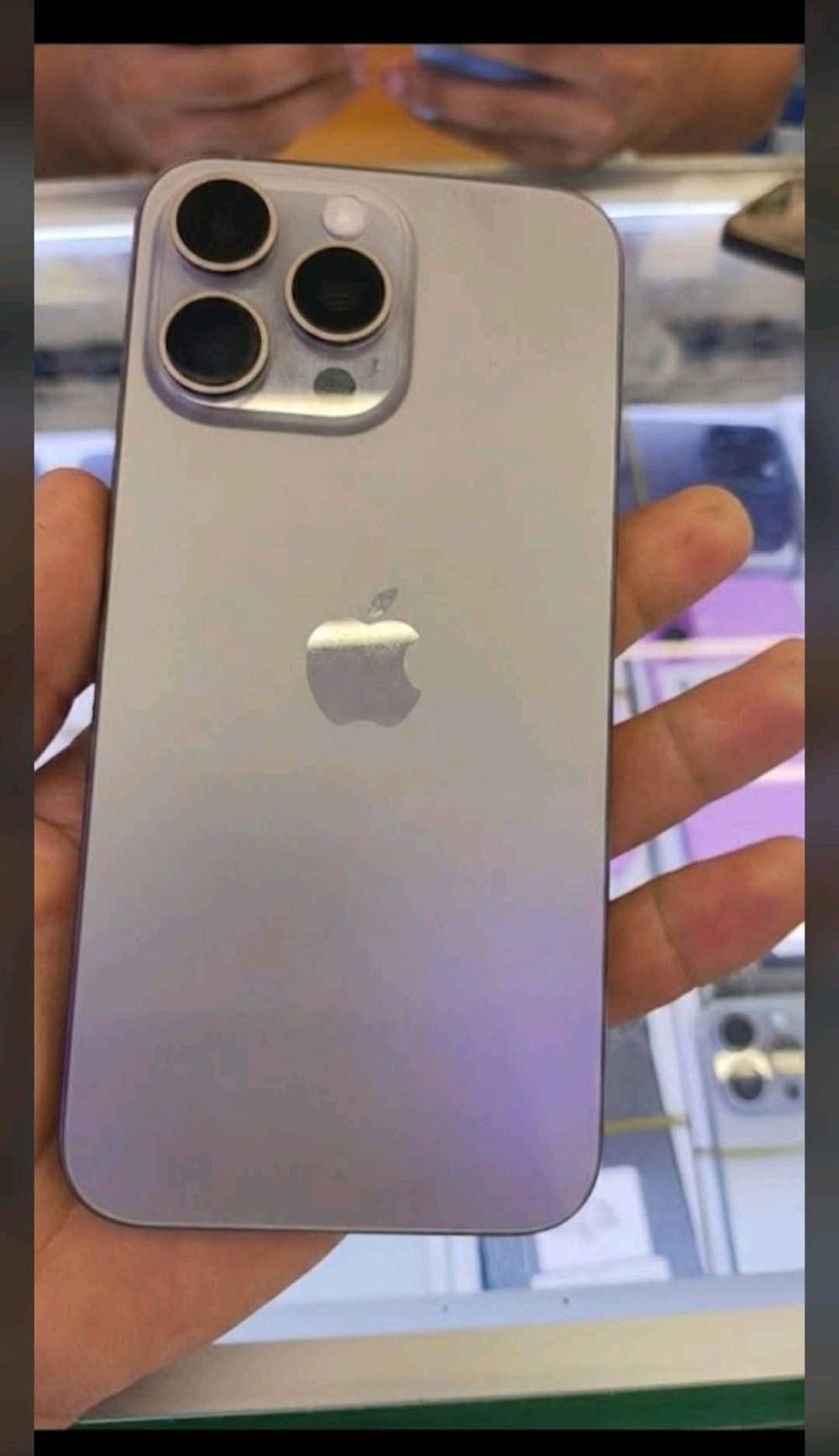 📱 للبيع iPhone 15 Pro Max

🔹 اللون: تيتانيوم 🩶
🔹 الذاكرة: 256GB
🔹 الموديل: عربي شرق أوسط — نموذج M 🇦🇪
🔹 الشاشة: مبدلة شاشة تفصيخ أصلية ✅
🔹 البطارية: 89% 🔋
🔹 نضافة الجهاز: 99% ✨

💰 سعر البيع: 825 ألف دينار فقط

📌 ملاحظة مهمة:
الشاشة تفصيخ أصلية فقط.

🔍 تجي تفحص الجهاز يمّي براحتك، وإذا عجبك وفحصته تاخذه.

📍 بغداد — الحرية
📞 ***********