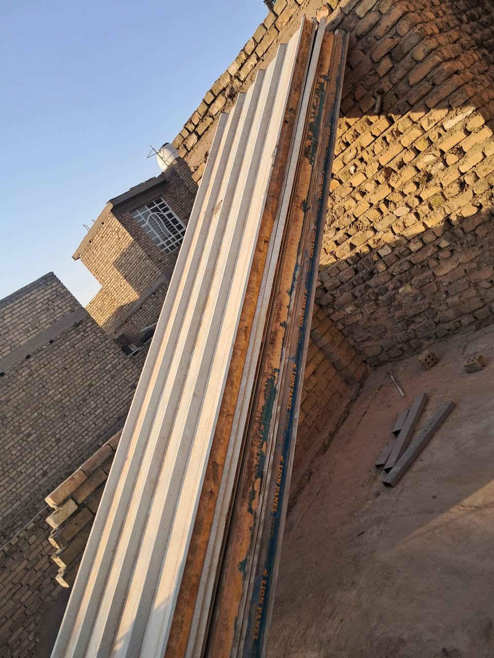 @@سندوش القديم ابو النحله نضيف كلش اربع قطع الطول 5 متر ويا الحديد مساطر 2 ملم مال غرفه جاهز بس جيب وشد سعر المتر ب 10 وبي مجال بسيط مكاني زعفرانيه شارع المعهد هذا رقمي ***********

