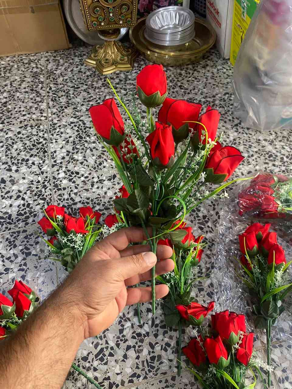 ورد قديفة • احمر • كارتون ٥٠ درزن