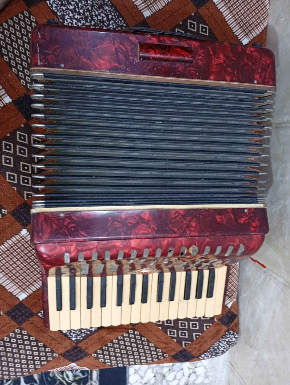 🎹 أكورديون ياباني TOPAN 🇯🇵 للبيع
أكورديون قديم ياباني الصنع، صناعة يابانية، شكله نظيف ومميز ومناسب للعزف والمهتمين بالآلات القديمة.
💰 السعر: 400,000 دينار عراقي قابل للتفاوض بشكل بسيط للجاد فقط.
📍المكان: [النجف الاشرف ] 📩 التواصل خاص ***********
