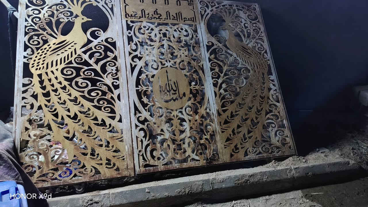 السلا م عليكم باب سلايت نضيف وحديد ثقيل ميسان حي الغدير سعره 200وبيه مجال ***********
