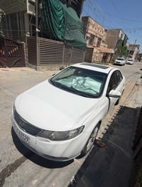 سيراتو رقم بغداد 2013 خليجي ماشيه 100 الف كيلو بيها ضربه خفيفه بخشم ال...