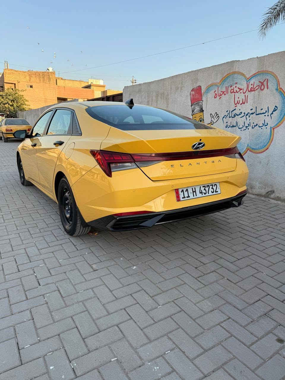 السلام عليكم للبيع النترا 2021 ماشيه 150الف كيلو متر سنويه بسمي تحويل ثاني يوم مصفره هيئه وغرامات السياره عليها ادامه كامله  ما ناقصها اي شي خير من الله وبل عافيه عل ياخذها حادثها طخات وما بيها ضربه قويه بدون  دواخل بدون يرباك حافت الجاملغ والبنيد صفحت اليومنه وشويه بروس الجاملغات الخلفين والصندك بيها اثر حاولب خفيف بل عراق سعرها 143 بيها مجال بصيط السياره حلوه وجديده وكامله ما متعوبه ولا راكضه عله يدي واني معتني بيها مكاني بغداد الشعب الهاتف *********** علي
