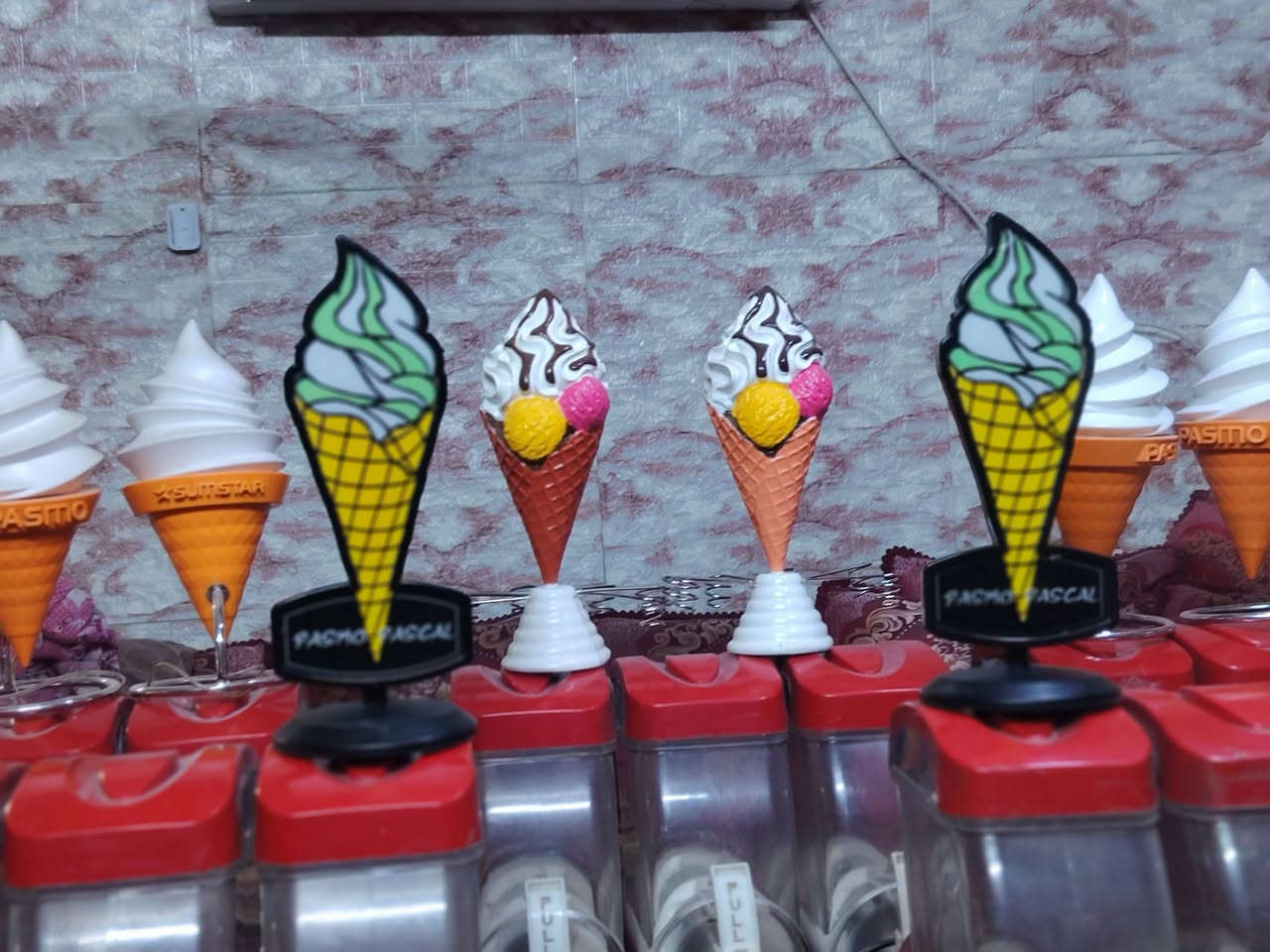 مجسمات آيس كريم • ديكور • للبيع