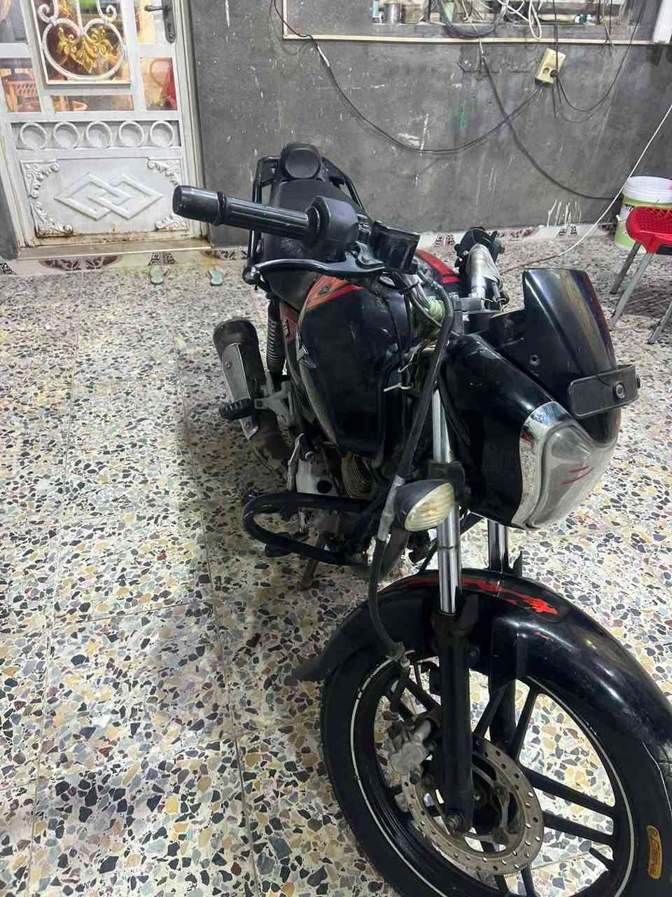 دراجه باجاج V15 سلف
مديل ١٨ اوراق ومكفوله واوراقها موجوده
ما بيها كل عيب تشتغل نكره سلف 
مكاني البصره خور الزبير
لسعر 580 الف وبيها مجال 
*********** الزبير, البصرة
