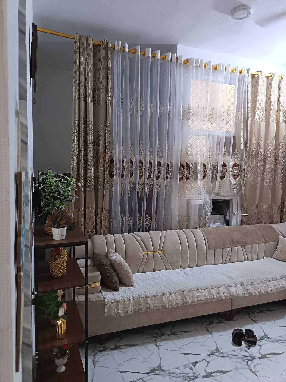 السلام عليكم دار للبيع طابو زراعي سند 25 مساحه 170 للبيع او مراوس حسب القناعه موقع قرب جامع الفتاح للاستفسار ***********

