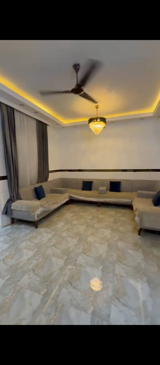🏡 دار للايجار الشهري مميز في البياع – قطر الندى يصلح مكتب محاماة 
📍 موقع استثنائي: في منطقة قطر الندى – البياع، مقابل محكمة جنح البياع مباشرةً، 
بموقع حيوي ومناسب للاستثمار والأعمال.

📐 المساحة: 160 م²
🏠 بناء حديث – طابق ونصف – مؤثث بالكامل

✨ تفاصيل الدار:
• غرفة ضيوف
• صالة كبيرة ومريحة
• غرفتان نوم
• صالة كبيرة في الطابق العلوي
• مطبخ
• 3 صحيات
• 4 أجهزة سبالت إنفيرتر اقتصادية
• منظومة كاميرات مراقبة
• إنترنت
• تشطيبات وتجهيزات حديثة
مع خط سحب كامل

💼 يمتاز الدار بموقعه التجاري والمهني، ويصلح بشكل ممتاز لـ:
🔹 مكتب محاماة
🔹 شركة استثمارية
🔹 مكتب شركة أو مؤسسة اخرى

⭐ فرصة مميزة لمن يبحث عن عقار بموقع حيوي يجمع بين الأعمال التجارية والاستثمار.
للاستفسار *********** واتساب
