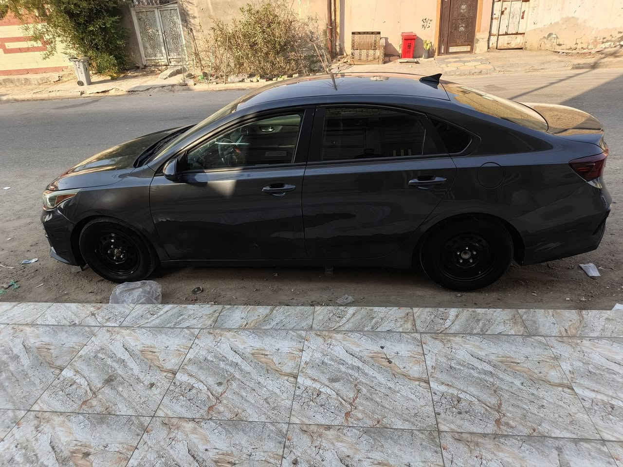 السلام عليكم كيا فورتي
مديل 20 

بيها ضربة جنطه من امريكا 

وهنا بالعراق ربع جاملغ امام ضربة حيوان اجلكم الله 

واكو بيها باردات 

رقمها بغداد مشروع وطني باسمي 

السياره بالناصريه 

محركها 1800 دوش 

كيرها سي في تي 

السياره مناقصها شي 

سعرها 115 وبيها مجال

للتواصل ***********
