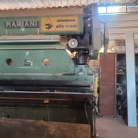 بريسات ايطالي اصلي مع ميز خاص للمكائن جاي ويهان من ايطاليا طول مترين و...