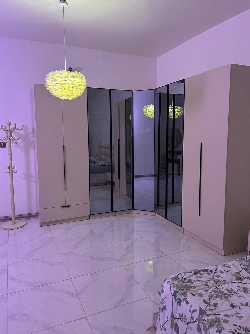السلام عليكم 
غرفه نوم نفرين للبيع. استعمال 8 اشهر فقط اخت الجديدة 
اخذتها ب3 ملايين  ورايدتها بمليون ونص سبب البيع الانتقال الى مكان اصغر 

8 قطع 
ميز تواليت مرايته بيها لد 
 طابورية
درور
مراية طويلة 
جرباية ( بيها لد من جوة) 
كومديات جرباية عدد 2 
كنتور زاوية يحتوي على لد
 الدوشك هدية للاستفسار تواصل واتساب مارد على فيس لان ممتواجدة 

الثريات الريش اثنينهم ب٧٥ للي يريدهم

‭***********‬

