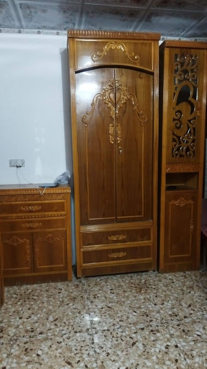 مكلف بل نشر 
السلام عليكم غرفه خشاب  للبيع السعر مليون و100

***********
