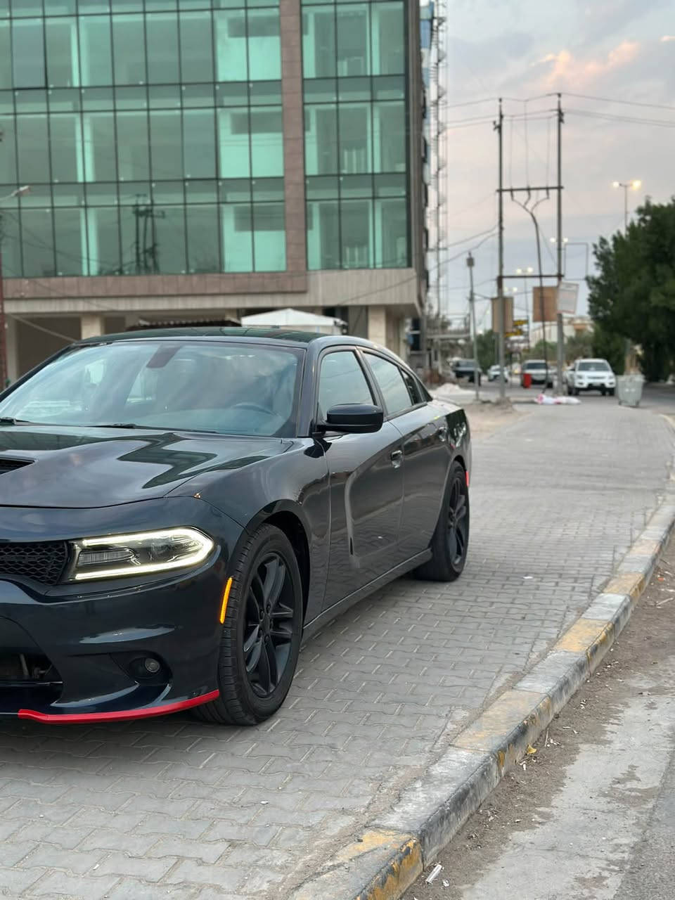 تشارجر 2019 sxt super trackback
دفع رباعي فاصله اني

- رقم بغداد انكليزي باسمي اداورلك بنفس اليوم ماعليها غرامات ولا شي 

- ماشية 94mi المكينه بلادي كير بلادي شرط الفحص وترايك وين مايعجبك 

- حادثها بامريكا منزل صورها وبالعراق صار بنفس الصفحة جاملغ خلفي وباب خلفي كلير بدون معجون الجاملغ بس الباب مبدل والسياره بيها شخوط بسيطة وحتى السونار موضح كلشي

- مواصفاتها 
Super trackback ( بالشاشه تطلعلك صور مكينه RT و اوبشنات تحكم سبورت بكلشي بيها ) 
شاشة الجبيرة كار بلي 
شفتات ستيرن قابله لتغير سرعه استجابتها 
كت سكات محدث بالكامل 
عدسات وحاجب جدد 
تبريدها ثلج مسويله صيانة 

والسعر : 175 وبيها مجال جيه وآسف على الاطالة

مكان السيارة بالنجف
***********
