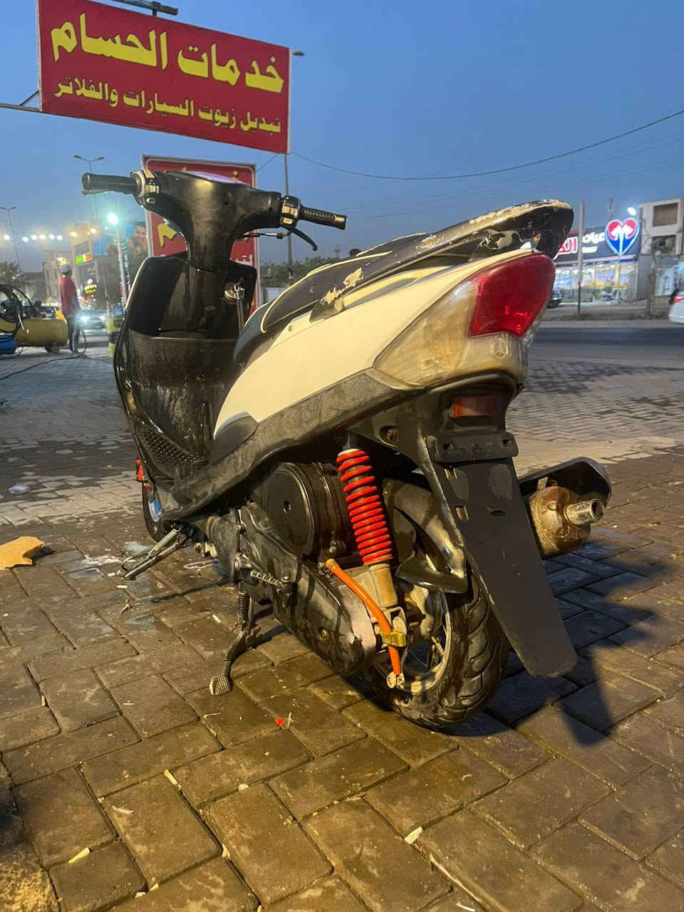 سلام عليكم دراجه ماكس عدله بلادي مافتوحه بيها شيال رياضي اصلي صالنصه كهرباء شغلات نكره سلف دراجه خيره من الله ٦٠٠ قفل مكاني بياع شارع قطره ندى 🤍 ***********
