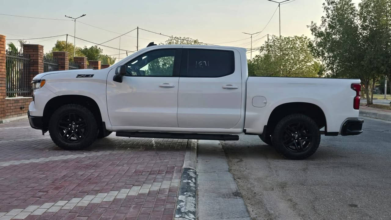 السلام عليكم
للبيع سلفرادو موديل 24 فئه RST Z71. دخول جديد مكينه 8 سلندر وارد امريكي حادثهة طخات خفيفه وبيهة رشات صبغ علكد  بدون دواخل البجم مكفول من الراديترات وشواصي ولغود للبدي اي ضربه بالداخل ماكو بيهة فقط صبغ مواصفات فول عدا الفتحه كير طرح دشبول الشكل الجديد فور ويل وسنكل ويل انضمه قياده متعدده تحديد مسار وسياقه اليه  شفتات ستيرن كامره دواره تشغيل عن بعد كشنات هيتر تدفئه كشنات كهرباء رادارات اماميه وخلفيه اوتو هولد  ماشيه 25 فقط الف شحن واير لس كشنات جلد بلاد بصمه ابواب سماعات بوس نضام صوت سايد بريك بصمه دشبول متغير الالوان وبيهة كلش هواي مواصفات بعد رقم فحص موقت والسياره حيل جديده وبسمي تحويل وين متريد اي محافظه للاستفسار ***********. مكان السياره كربلاء السعر 268$ وبيهة مجال حك الجيه وماكو هيج سعر نهائي،
