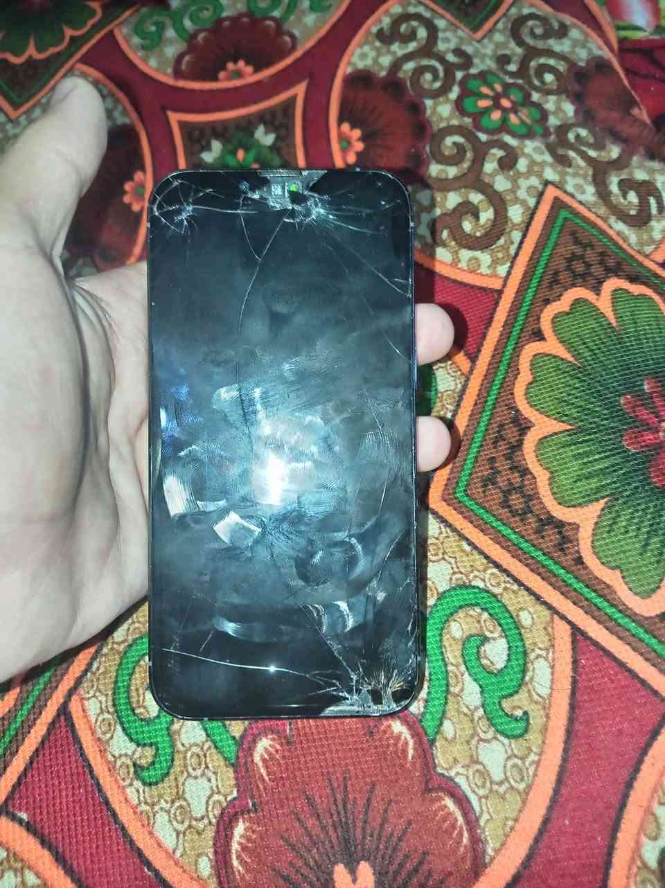 ايفون ١٣ برو تلفون نضافة فول البطارية ٨٢ وما بدلة اي شي ما بدل بي ويحتاجة شاشة نكسرت واذا اكو دراجة مراوس بي .ديال شهربان هاض رقمي ***********
