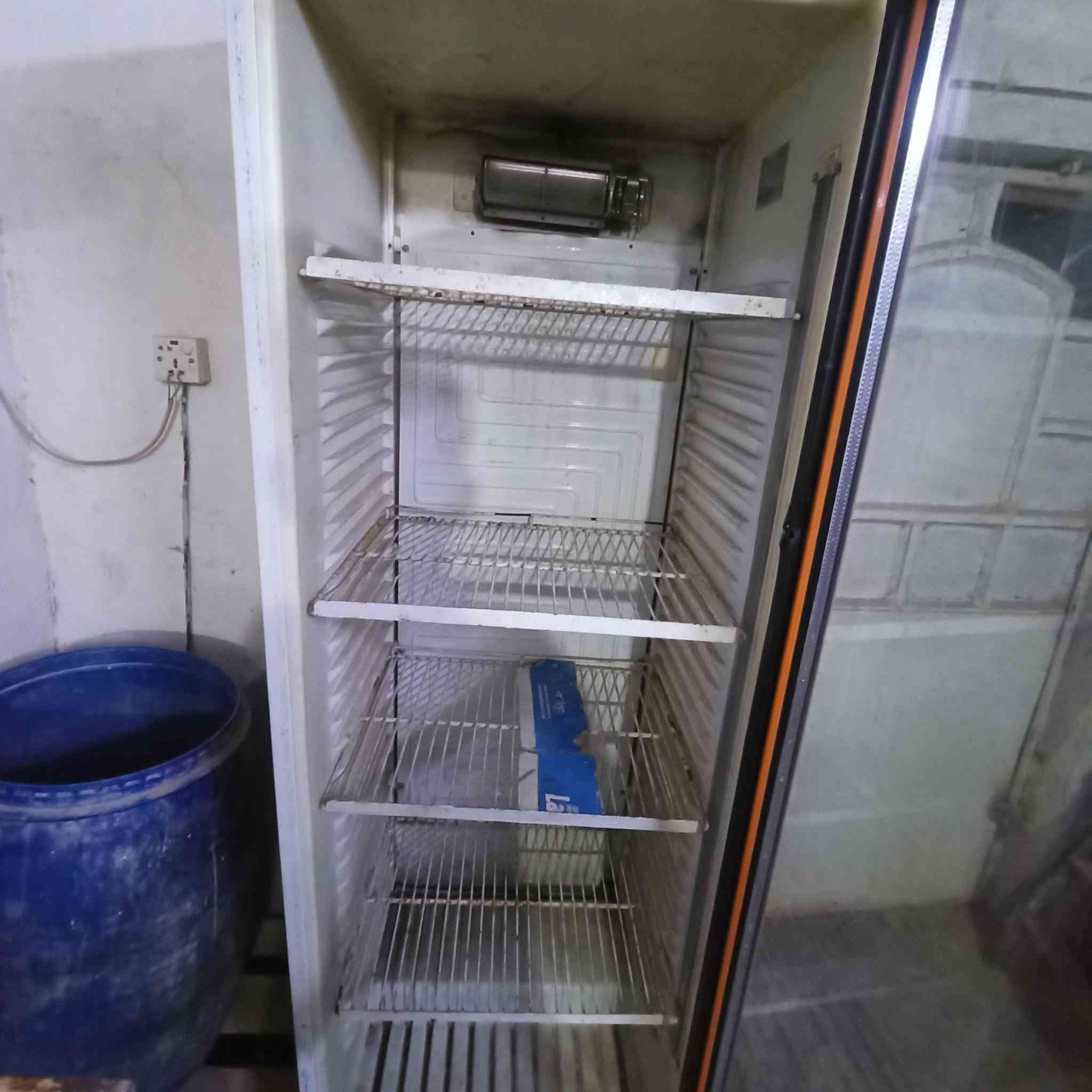 عارضة مشروبات للبيع تبريدها نص ونص لأن مبدل الها ماطور ضعيف
تكدر تبدل ماطورها يم اي مصلح مضبوط وترجع توب 
سعر 150 وبيها مجال للطيبين 
مكاني زعفرانية سعيدة
واتساب 
***********
