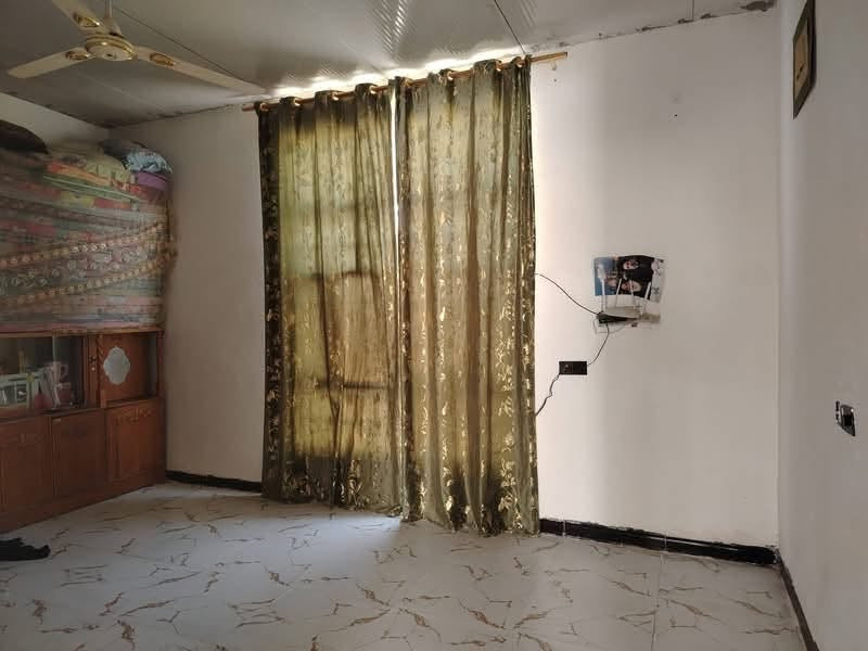 سلام عليكم بيت بمساحه 350 مع الحديقه
يحتوي 2 فرف نوم  5.50x4

مطبخ 4x4

مضيف 7x4

صاله 7x4

حمامات خارجيه وداخليه

+مخزن

شارع تبليط للباب 

عقد الارض زراعي 117

خلف جامعه كربلاء مباشرا البزل الرابع قرب المختار ابو رعد

سعر 52 مليون مع المجال ***********

