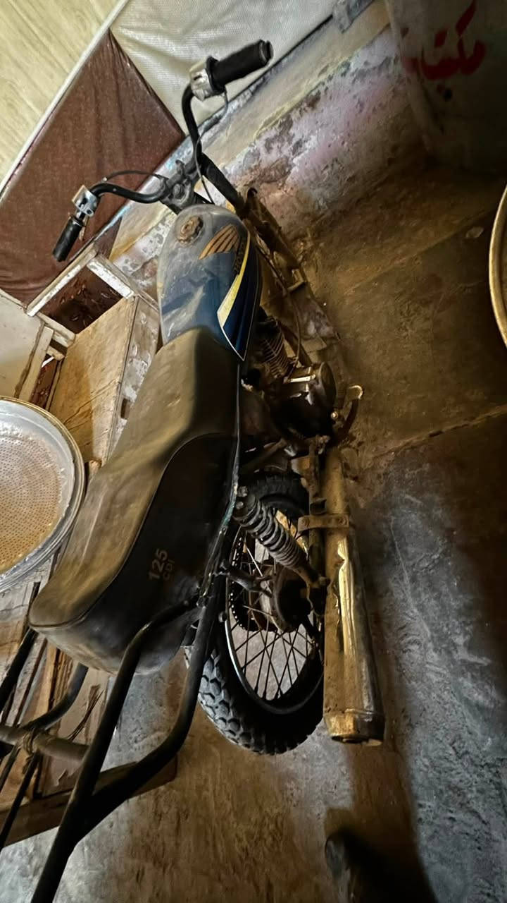 دراجه كلك للبيع شغاله كلشي مابيها ابيع كووم حديد السعر 120وبيها مجال العنوان ديوانيه مركز***********
