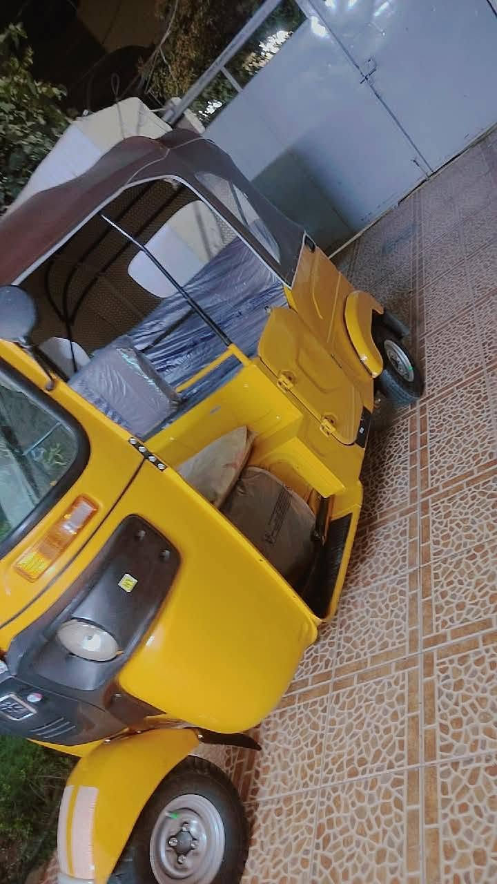 موديل تكتك ٢١.. رقم بغداد.. كشر نظيف فول لا ضربة ولاصبغ.. مكينة خير من الله لاتبخير ولا تنقيص.. العنوان ديالى بعقوبة حي المعلمين.. رقم الهاتف ***********
