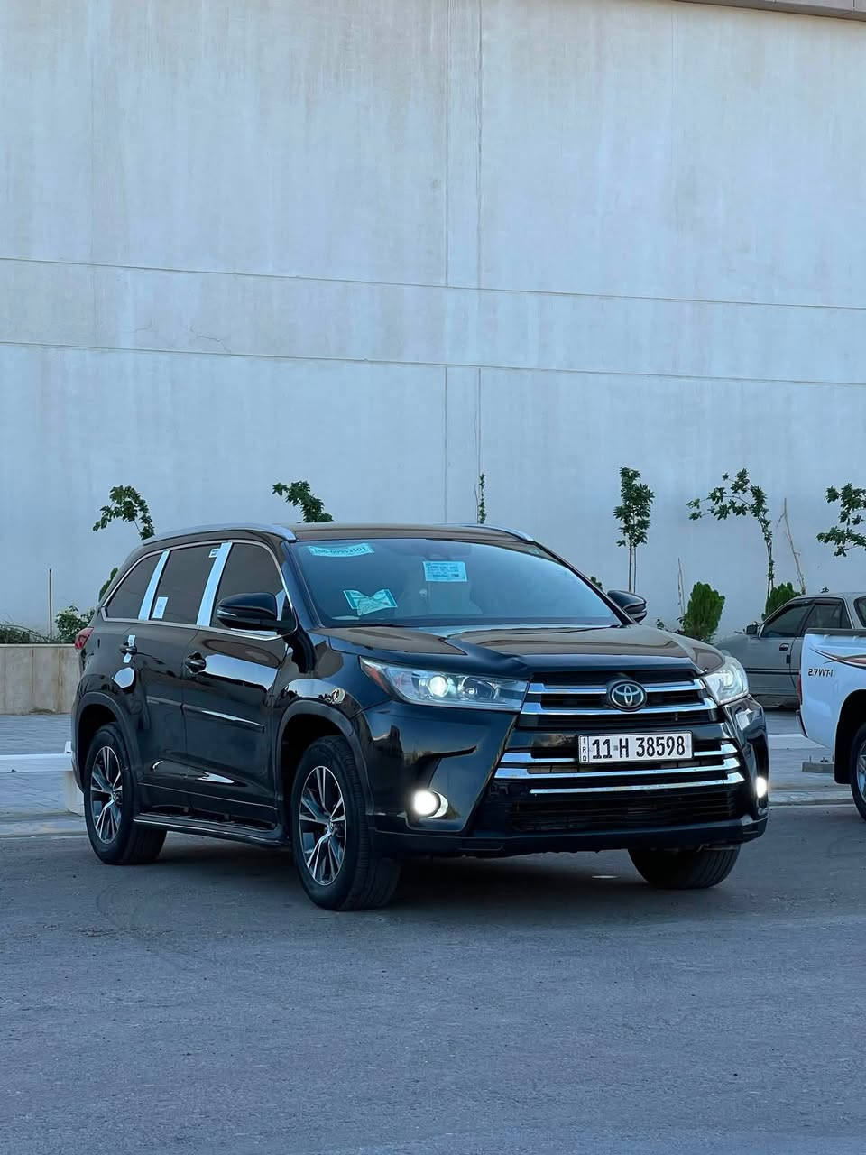.
هايلندر 2018 
رقم بغداد جديد 
محرك V6 شرط ما مفتوح لا تنقيص ولا تبخير 
مواصفات SE
7راكب 
3قطع تبريد 
داخل صاج 
رادار 
كير 8 نمر
تحديد مسار 
كشنات جلد لونين 
مثبت سرعه 
نقطه عمياء
ماشية 110 

السيارة جاهزة بدون نقص 
كير محرك صدر تخم تاير 

حادثها راس البنيد ومصبوغ فقط بدون دواخل بدون شاصي وراديترات بلادية وبيها مكانين بارد بسيطات 

مكان السيارة حالياً :بغداد

للاستفسار:***********
