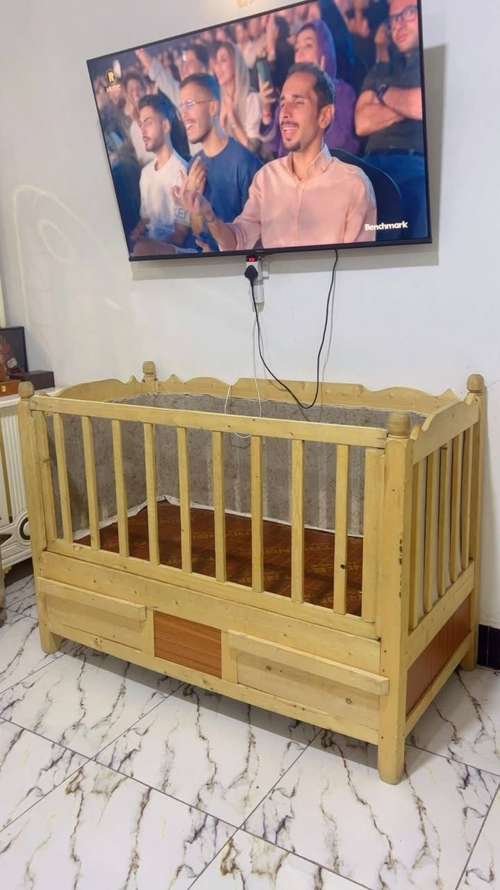 سرير طفل • نضيف جدا • الزعفرانيه