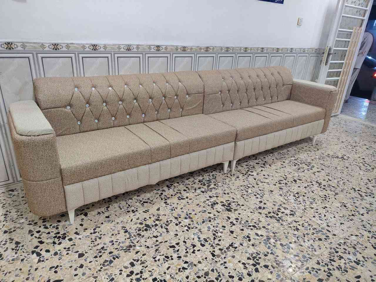 تخم ديوان نظيف اخو الجديد شغل تسكام درجه اوله كله بلوك اسود يتكون من 10 قطع ــــ 22 نفر ـــ 14 متر 
السعر الكلي 575....... وذا تريد تخم واحد عادي يصير يتكون من 5 قطع //11 نفر// 7 امتار سعر الواحد 275
المكان نجف حي العسكري كبل شارع السبسيس قرب السوق المحضر للستفسار *********** واتساب
