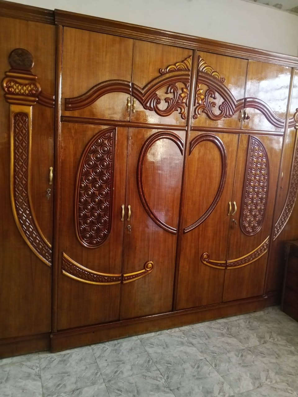 650غرفه ست ابواب صاج داخل وخارج مال عرسان زاويه كنتوريه بغداد الحسينيه مال الراشديه وعندي توصيل ***********

