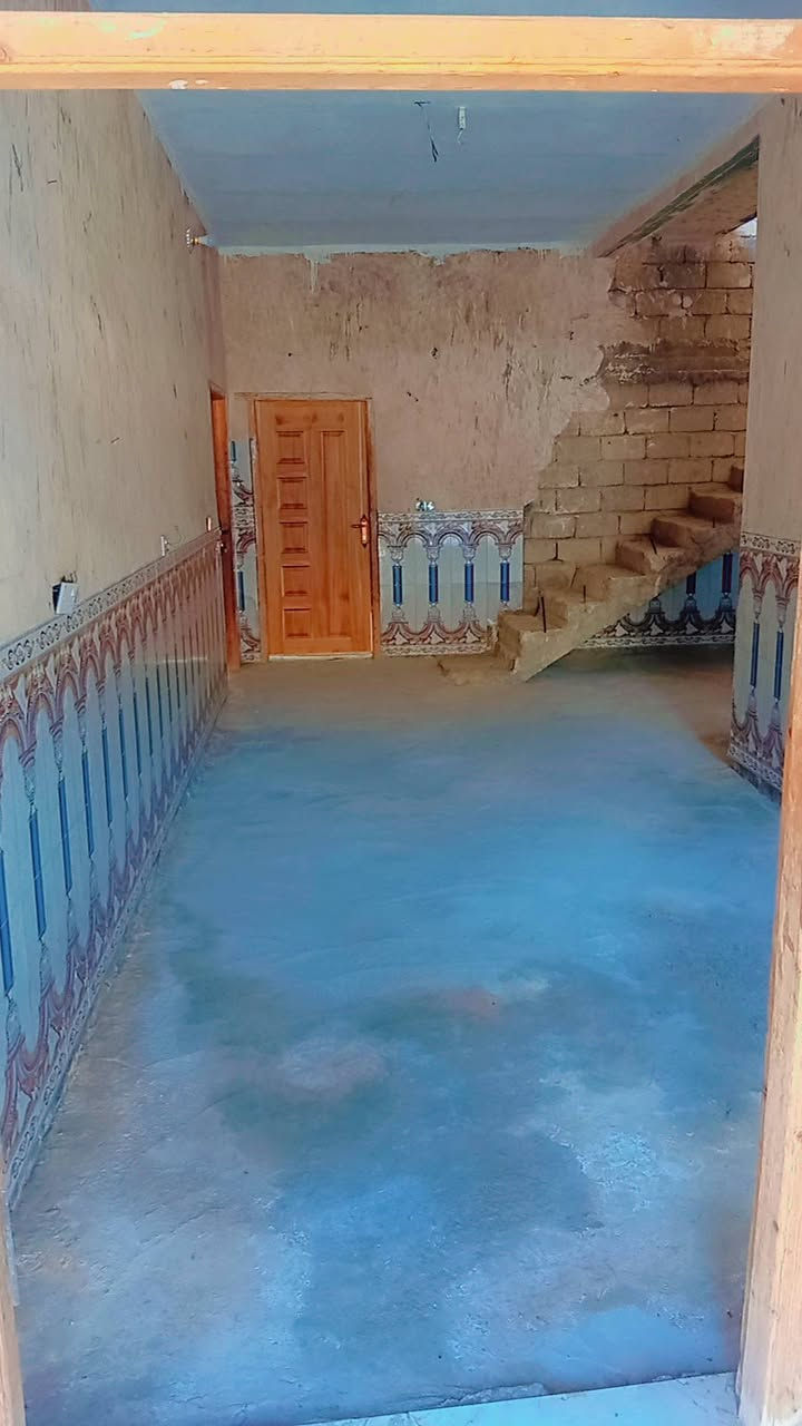 بيت للإيجار • الدروع • أكثر من ٣ غرف