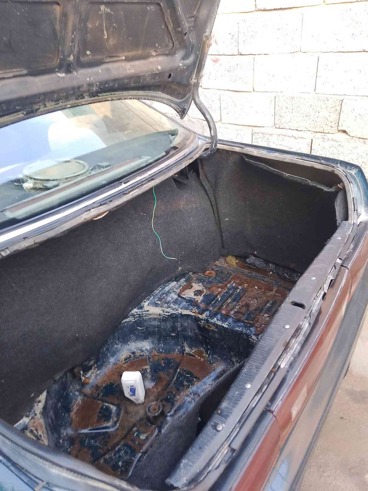 البيع بطه متصل موديل 1992ديكو 2500متصل مكينه جديد ورديتر جديدة دخله هو عندي وكله وعقد مروي مصدق السعر 55وبيه مجال ***********
