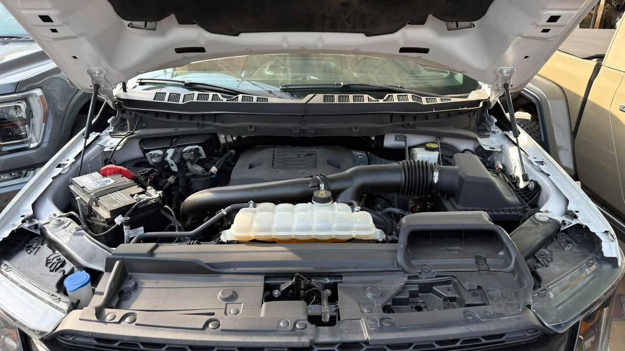 السلام عليكم
F150
xlt
موديل2023
سيارة كلين جديدة تحويل مباشر بأسمي 
الممشى 32000 كيلو 
عنواني بغداد الجادرية 
السعر 36000$ 
اي استفسار ***********
