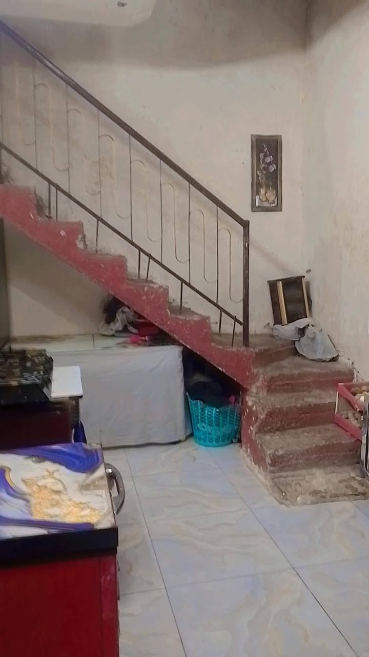 الدار للبيع
مساحه 62 متر طابق ونص
 صاله ومطبخ وغرفه فوك وسطح.
العنوان: ابو دشير خط النفط مقابيل بانزين خانه 
السعر:35 مليون وبي مجال
المعلومات:
زراعي سند 25 مضمون 

رقم الهاتف بي واتساب:***********
