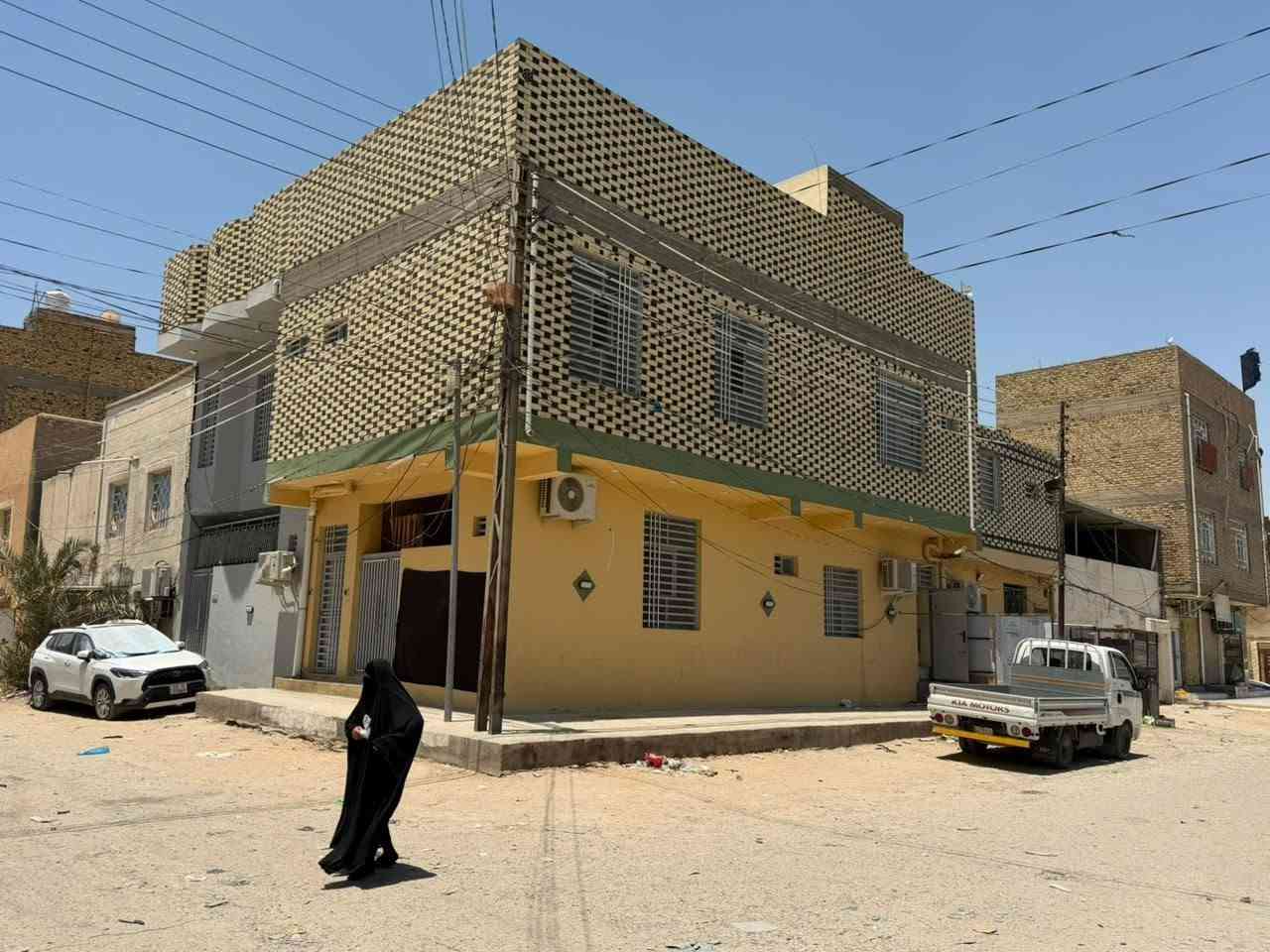بناية تجارية الوارد السنوي ١٢ مليون وأكثر مساحه ٧٥ متر قرب الشارع العام الجمهوريه الجديدة الثالثه مشتمل وشقتين  بناء سنة ٢٠٢٥ للبيع بسعر مناسب للتواصل *********** /*********** مكتب ابو سيف الجبوري للوساطة العقارية
