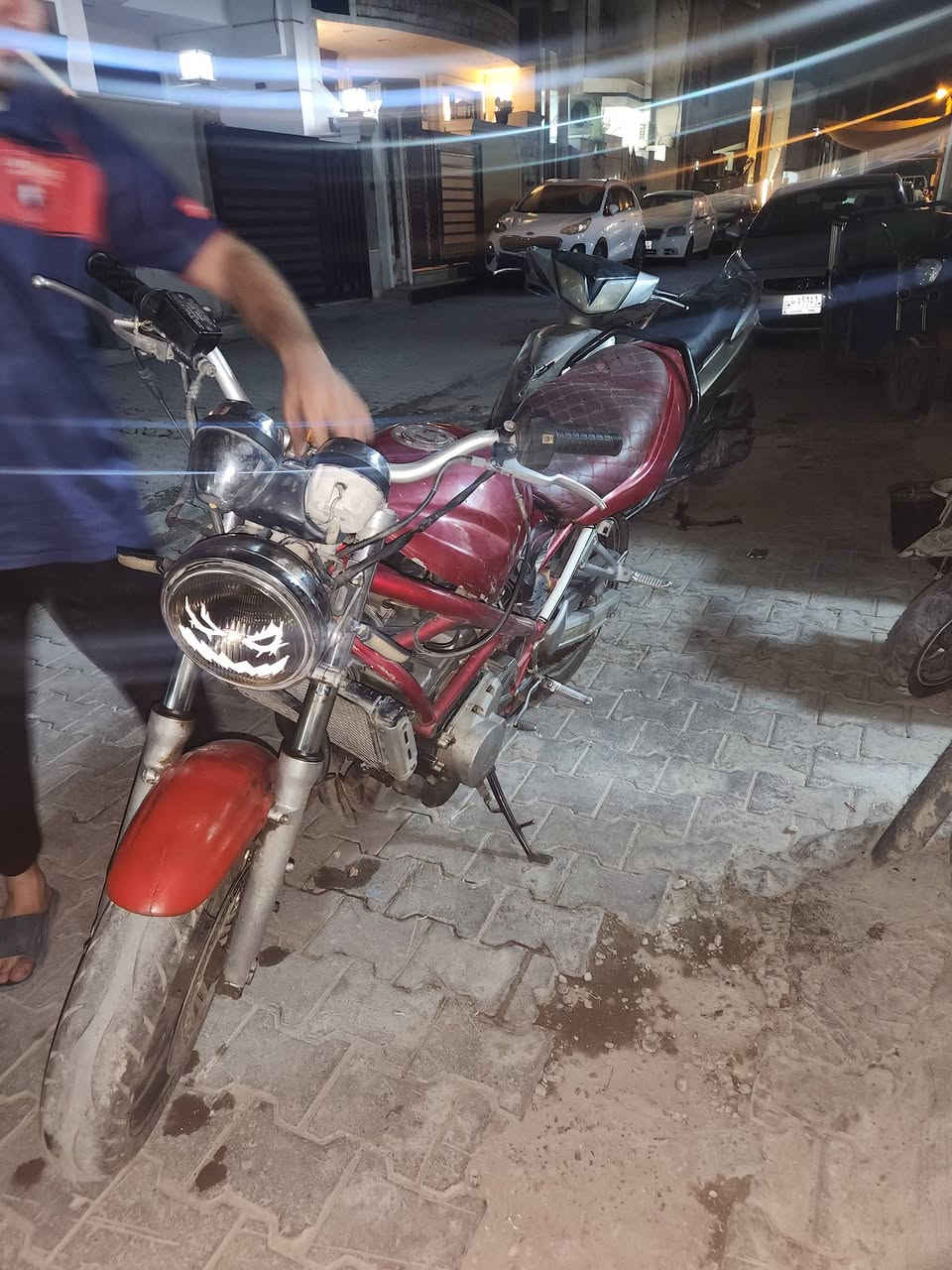 السلام عليكم دراجه بانده 400 نضيفه نقصها كتف شحن ويرادلها تنضيف كابريتر كهربأيات شغاله مكينه نضيفه الأوراق ضايعه أكفل سرقه و عشاير مكاني بغداد الحريه ***********
