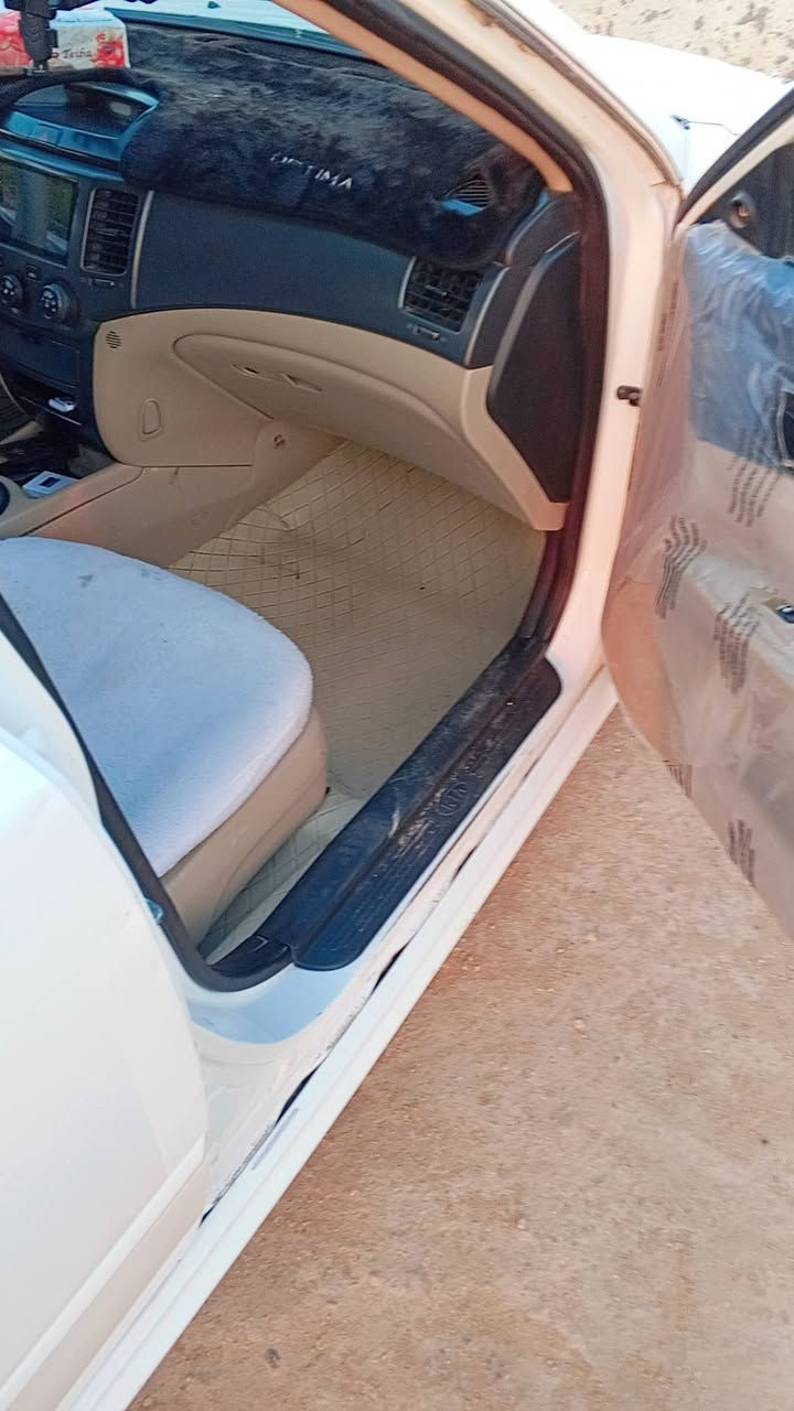 السلام عليكم كيا اوبتيما خليجي موديل ٢٠١٠
رقم اربيل الدولي 
بيه رشات صبغ بس اني ابيع صفحه بدون حادث بدون كص بدون فتح بدون معجون فقط رشه 
تاير تبريد 
مكينه جديده 
بانزين+غاز تانكي ابو ٦٠ 
مكانه نجف ابو صخير 
السعر ٩٣ وبيه مجال قليل 
***********
