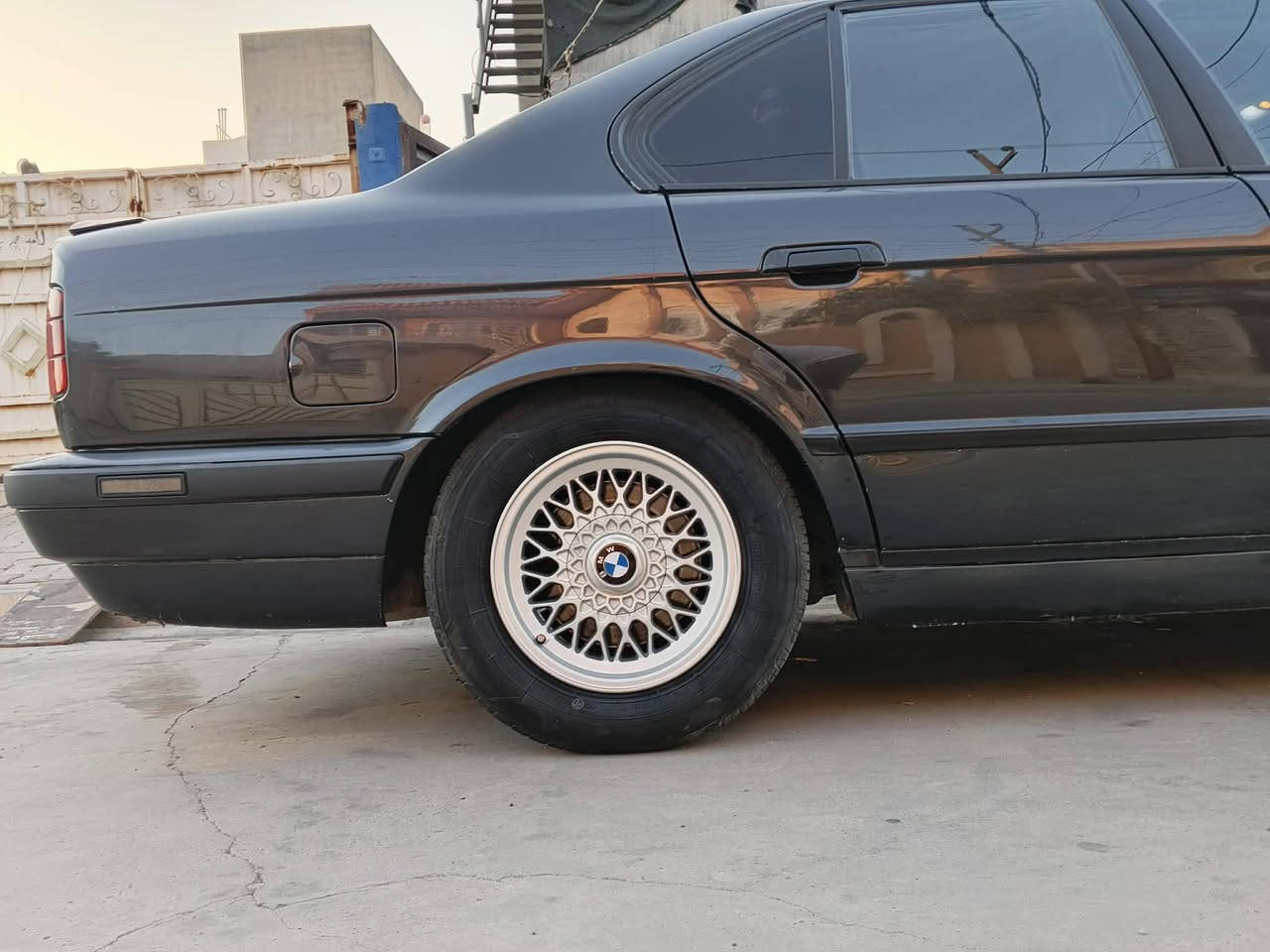 موديل 1991 وارد يابان تبريد وي سويج صبغ مره وحدة مصبوغ جمالي 525محرك عدل كبس شادلها 528 حتى حساس صالنصه شغال إسعافات بلادي بيها عدة بلادي بيها جك ويل اسبانه بلادي  ترجع بك يدك جرس بلادي تشغيل عنن بعد تقفل سيارة يصعدن جامات اوتماتيك منضومه زينون الاصلي سماعات بلاديات مسجل شاشه صدر 70بل 100 تايرات جديد قبل شهرين شديتهن مو مالي وامدح بي بس معتني بيها اكثر من روحي واسف ع اطاله مكاني كركوك حي العسكري السعر 75 بيه مجال رقم الهاتف ***********

