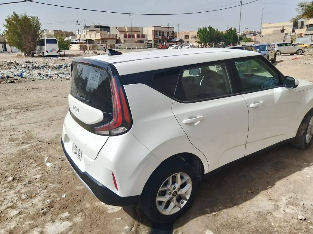 السلام عليكم للبيع كيا صول موديل 23 سياره مال بيت نظيفه داخل بيجي محرك دوش المرغوب السياره نص فول مكانه بابل البكرلي سعره 137 وبيه مجال السياره بيه سونر كامل من ضمن المنشور  ***********
