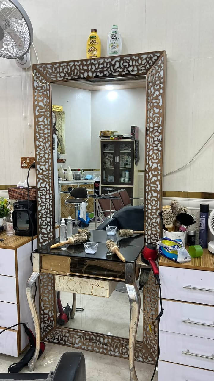 مرايات صالون ٣ • ستولات ٤ • حي الطيارة