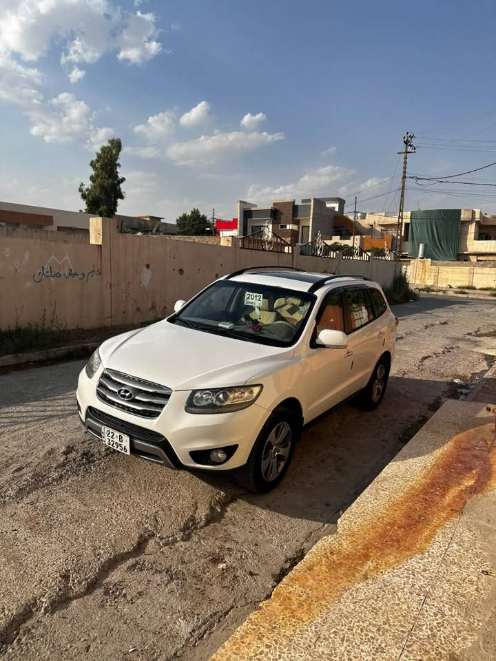 سنتافي  12 وارد خليجي v4
فول موصفات 
معروفه موصفاتها
ضررها حافة الجاملغ + حافة البوند او بيها كم ملاحضه صور الضرر مرفوقه
للبيع او مراوس حسب القناعه 
سعر 147
واتساب ***********
