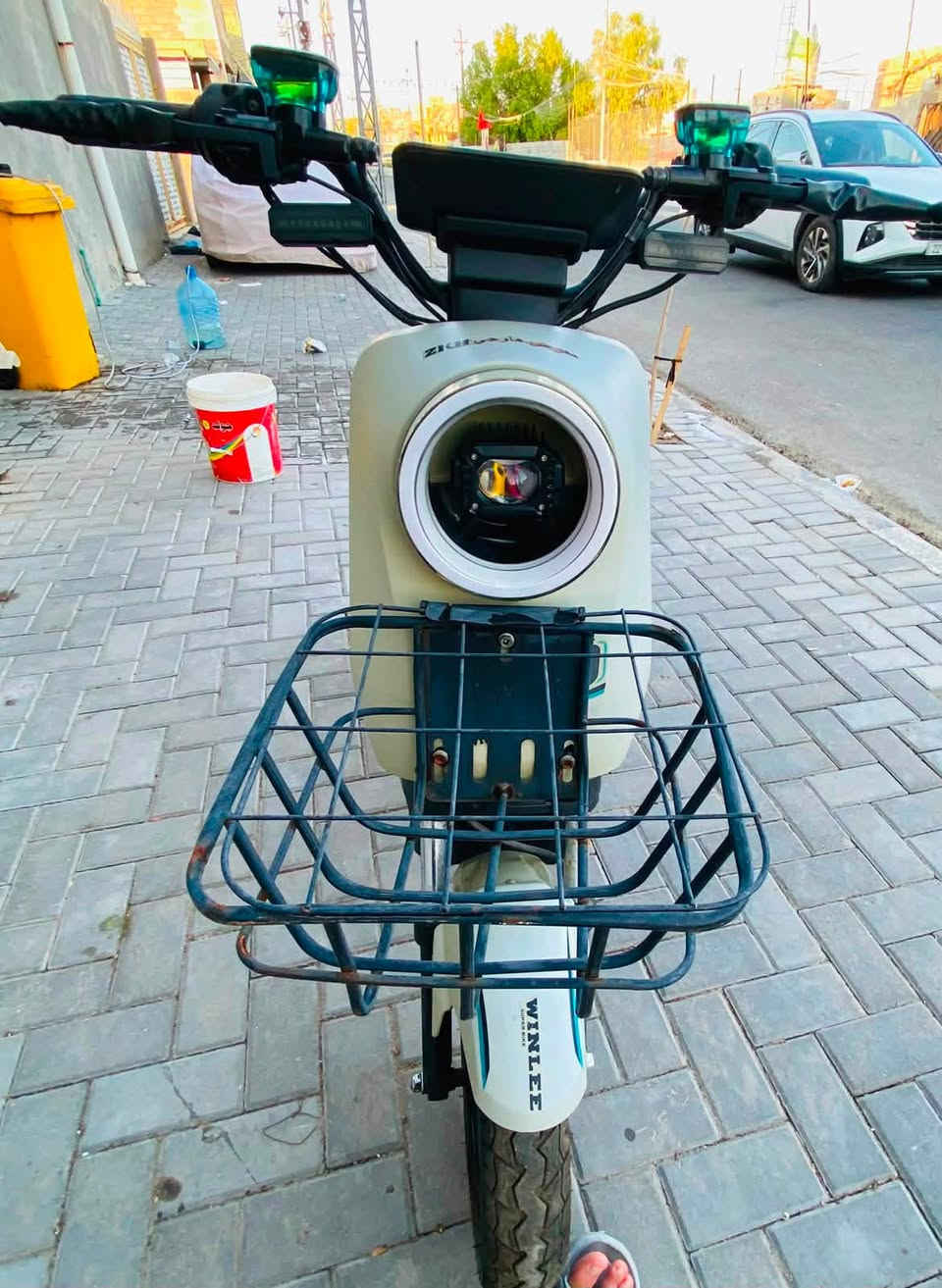 سلام عليكم ورحمة الله وبركاته دراجه شحن R9 2024 اخت جديده شوف صوره كدام عينك بس بطاريت رادله سعر ٣٠٠ وبيه مجال مكان البصره القبله  *********** ناا مكلف بل نشره
