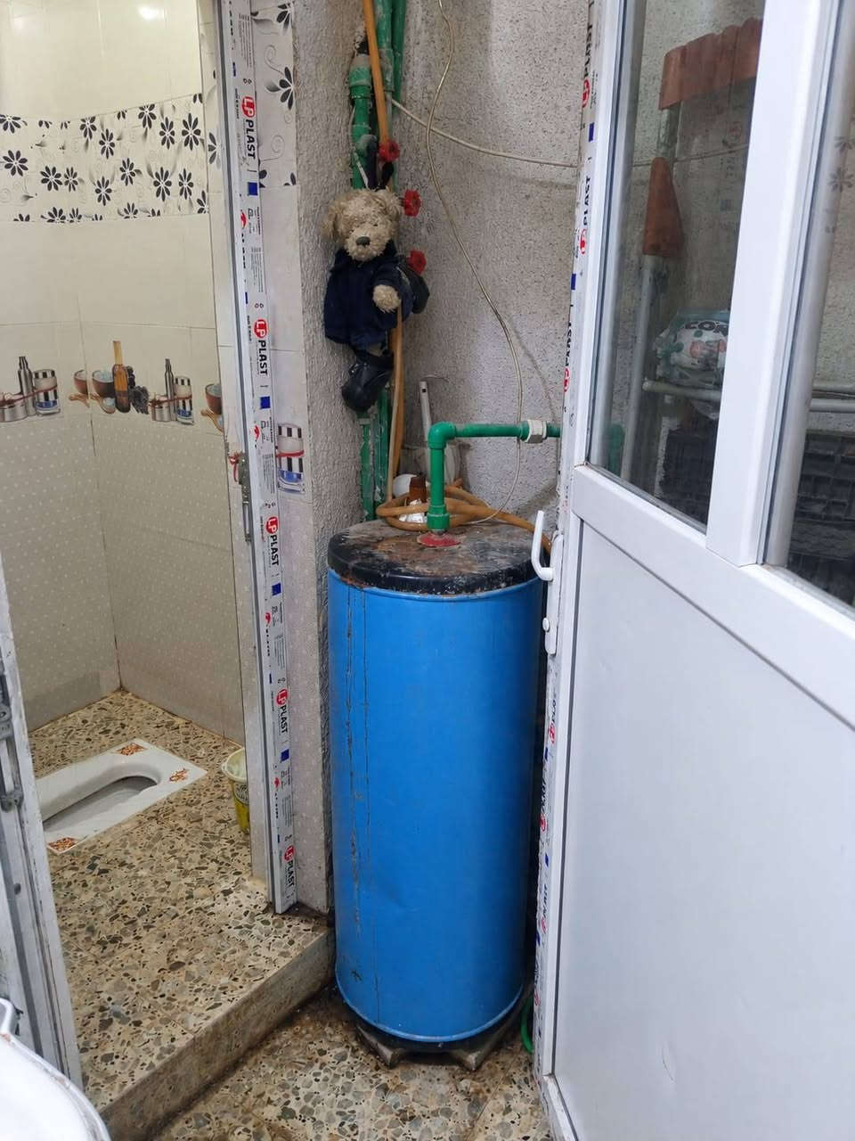 بيت للبيع صرف طابو مساحه ٧٧ بناء بلوك يحتوي على غرفتين وصالة
وصحيات داخلي العنوان حي الربيع الولايه مقابيل الساحه مال شيخ محمد النعماني قريب على أسواق حجي خيون
سعره ٨٥ قابل للتفاوض رقم التواصل ***********
