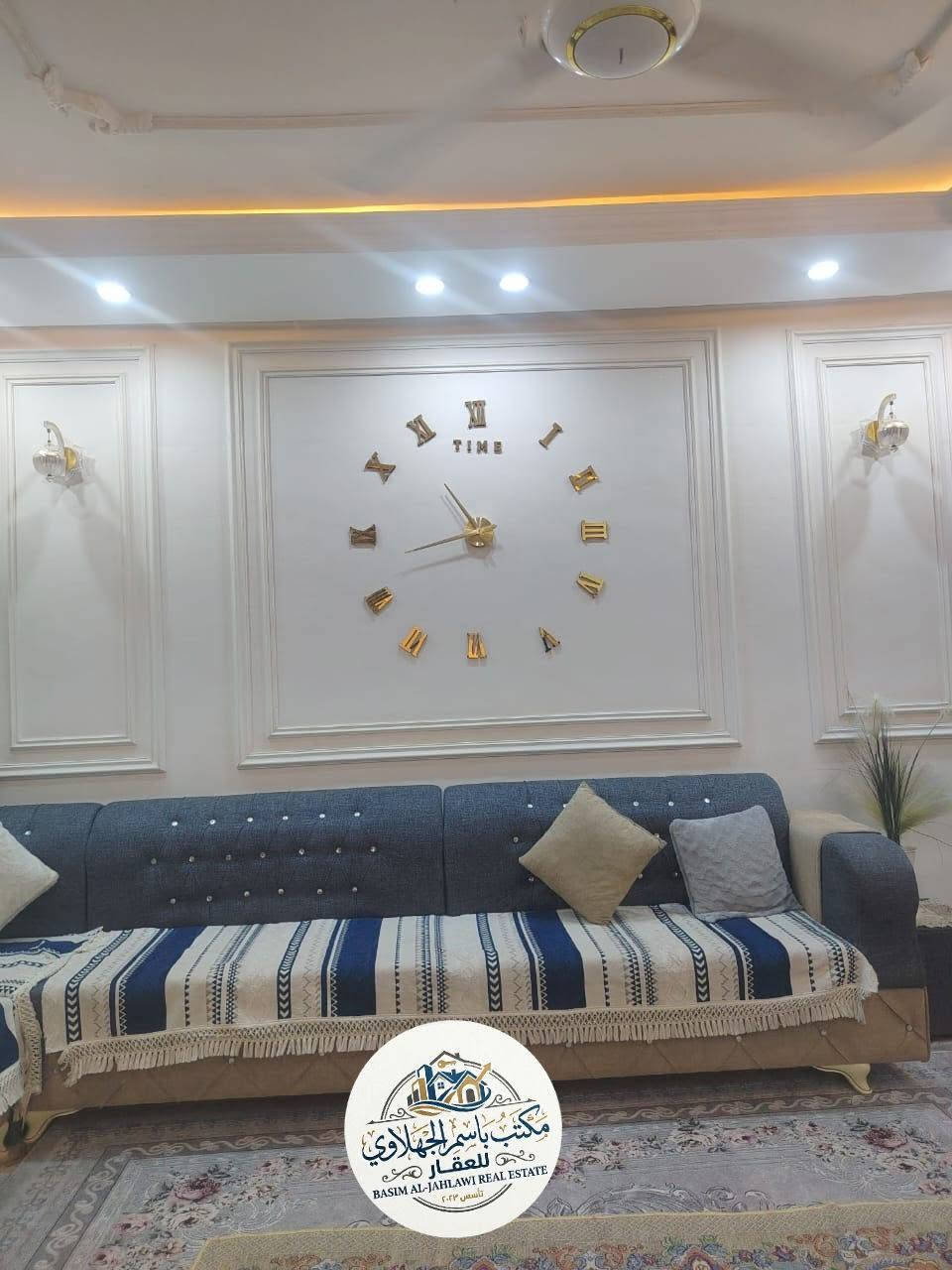 دار سكن للبيع قرب الكراج بغداد طابقين  135م مقدمة ١٠٠ وباقي وباقي ٦٥ كل شهر ٣٠٠ الف
دار سكن للبيع طابقين🛑🛑

 قرب الكراج بغداد 📌📌📌

 طابو صرف 📍

...................................ا

لطابق1️⃣ غرفة وصالةومطبخ وصحيات واستقبال 

 الطابق  2️⃣ ثلاث 3غرف وصاله وحمام وبيتونه كبيره 

.........................

#المساحة135 متر

مقدمة ١٠٠ وباقي ٦٥ كل شهر ٣٠٠ الف

#اتصل***********

نص مكتوب في الصور:
- مكتب باسم الجهلاوي للعقار BASIM AL-JAHLAWI REAL ESTATE تأسس ٢٠٢٣
- مكتب باسم الجهلاوي للعقار
- BASIM AL-JAHLAWI REAL ESTATE
- تأسس ٢٠٢٣