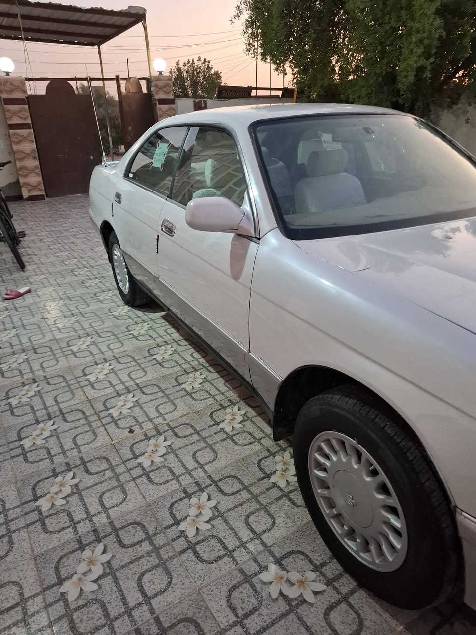 مرحبا بطه مديل93سياره نضيفه محرك وكير حاويه حداديه وتاير جدد رقم قادسيه لماني سياره مكفوله كص ونقل وعيب شرعي سعر52 رقم لهاتف***********
