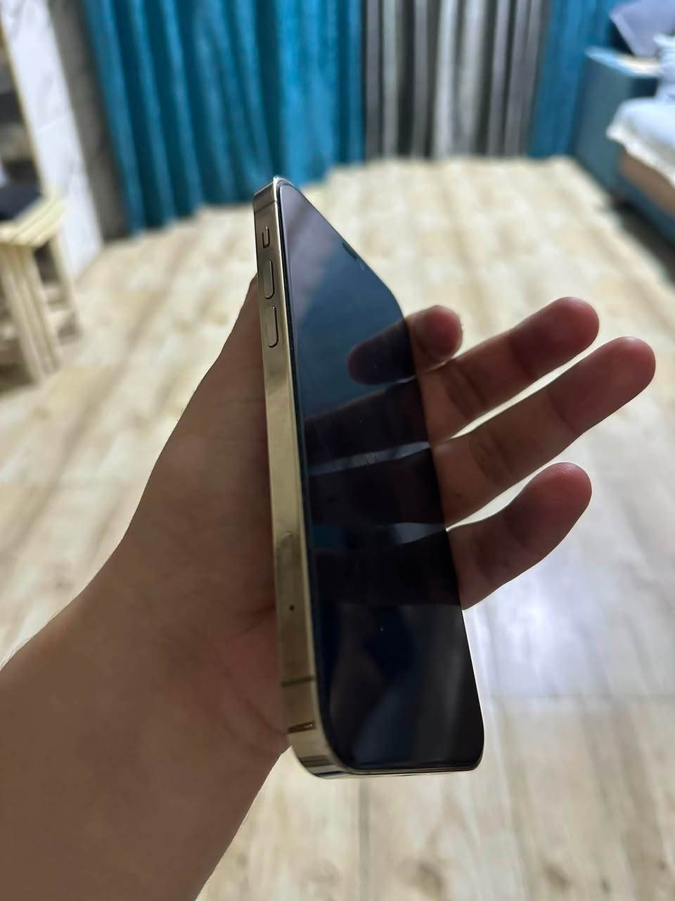 IPHONE 12pro 128g
مكفول كفالة عامة كلشي مامبدل بي 
بطارية 🔋 ٨١ 
ذاكرة ١٢٨ 
لون ذهبي 
السعر ٣٠٠ 
مكاني بغداد الشعب 
واتساب ***********
