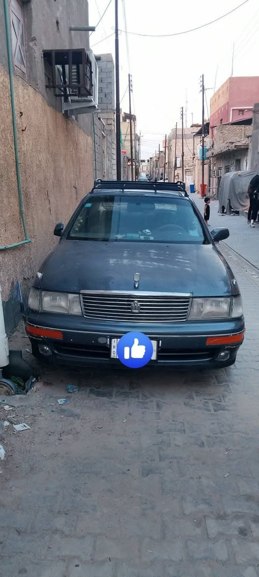 رقمي :***********
السلا عليكم من رخصة الادمن 
سيارة بطه كراون موديل ١٩٩٦
التبريد شغال
السياره بأسمي 
بيها كامره خلفيه
لونها نيلي 
بيها مسجل  وشاشه لمس 
السياره سعرها ٥٥ورقه وبيها مجال بسيط 
تجي تفحص كلشي وبخدمتك
