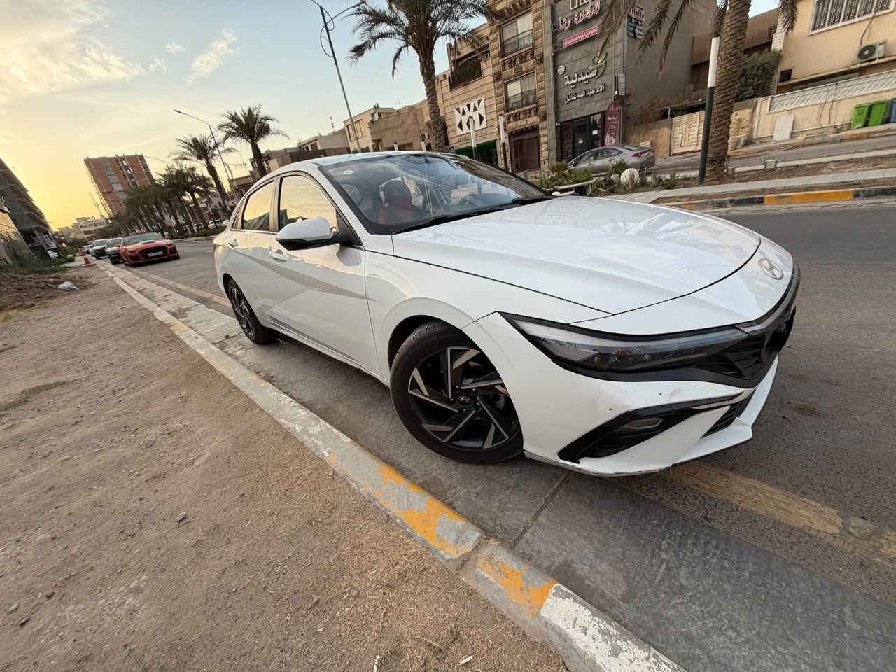 #للبيع
النترا 2024 تجميع صيني 

رقم بغداد 

محرك 1500 دبل نوزل 

كامرا دواره 

فتحه سقف

هندبريك اوتو

تحكمات ستيرن 

شاشه

تبريد قطعتين 

كشنات جلد

بصمه تشغيل 

مري شفط 

وباقي المواصفات معروفة 

بيها بارد بالباب الخلفي 

وصبغ بالدوسه بالأخير والسونار موجود وموضح كلشي 

سعرها 130 وبيها مجال 

مكان السياره بغداد #اليرموك
***********
