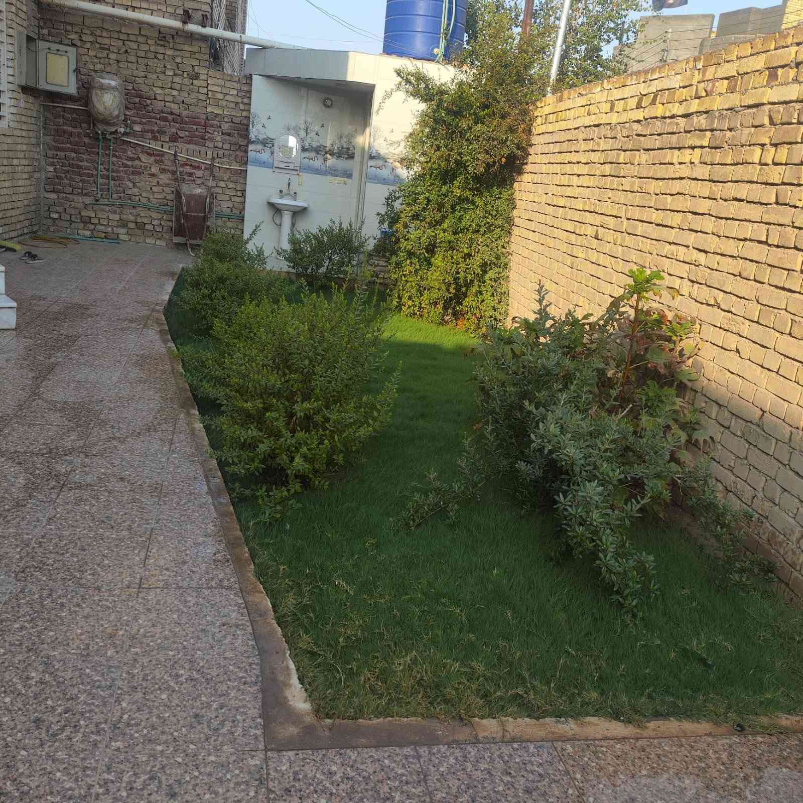 🏡 بيت للبيع – شارع أم علاء | مساحة مميزة جدًا

📍 الموقع: شارع أم علاء
📐 المساحة: 300 م²
🏗️ البناء: كونكريت حديث
🏠 الطابق: طابق واحد
🛣️ الشارع: 10 أمتار

✨ تفاصيل العقار:
▪️ غرفتان نوم
▪️ صالة
▪️ استقبال
▪️ مطبخ حار وبارد
▪️ حديقة
▪️ تصميم مميز ومساحة واسعة مناسبة للسكن العائلي

🌟 بيت مميز بمساحة نادرة وموقع جيد، مناسب لمن يبحث عن الراحة والمساحة.

📞 للاستفسار والتفاصيل:
مكتب آل شبر للعقار
📱 ***********

مجاز رسميًا من غرفة التجارة العراقية – رقم الإجازة 1317
نعمل وفق الأصول القانونية وتعليمات النافذة
🔑 عقارك أمانة، واختيارك يستحق الثقة.

