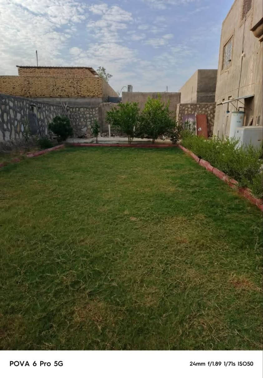 ✨ فرصة مميزة للبيع في الحلة – العتايج ✨
🏡 بيت للبيع بموقع هادئ وممتاز
📍 العنوان: حلة / العتايج – عمود 21

قريب من مدرسة غرناطة الابتدائية
يبعد فقط 200 متر عن الشارع العام

📐 المساحة: 420 متر

📄 سند 25 (قابل للتحويل المباشر)
🔹 تفاصيل البيت:
غرفة نوم واسعة (5×4)
استقبال كبير (6.5×4)
غرفة جلوس مريحة (6×4)
كليدور (5×4)
صحيات
كراج يسع 2 إلى 3 سيارات 🚗
حديقة كبيرة 🌿
مخزن (سندويج) بالسطح

📞 للاستفسار: 

***********
