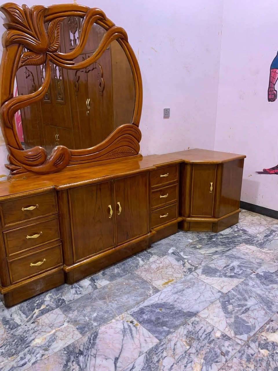 غرفه للبيع 6ابواب سعر 750 الف عنوان بغداد جكوك كاظميه رقم ***********
