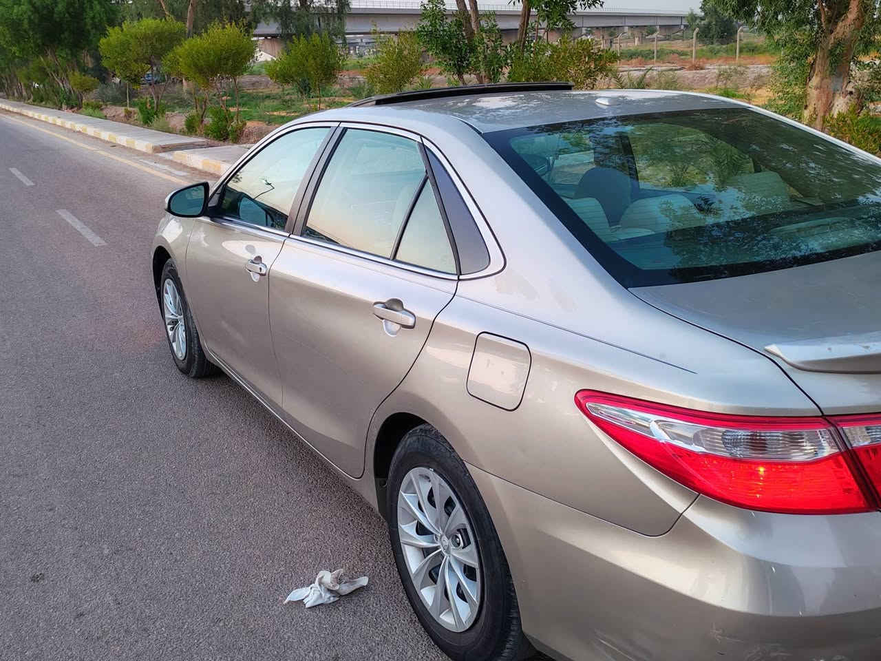 سلام عليكم
كامري ٢٠١٦ وارد امريكي للبيع لون ذهبي مواصفات حلوه فتحه بلقماره تحكم ستيرن شاشه داخل بيجي  بدون صبغ بدون تبديل بدون ايرباك فقط بارد بسيط بخشم الجاملغ الايمن وبعض الشخوط البسيطه كير محرك صدر كهربائيات تبريد كله تمام سياره مال بيت وعلى ايد وحده اني مستوردها رقم التلفون ٠٧٨١٠١٥١٥٠او 
*********** السعر ١٤٥ وبيها مجال حك الجيه
